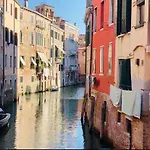 Dreaming Venice Apartment